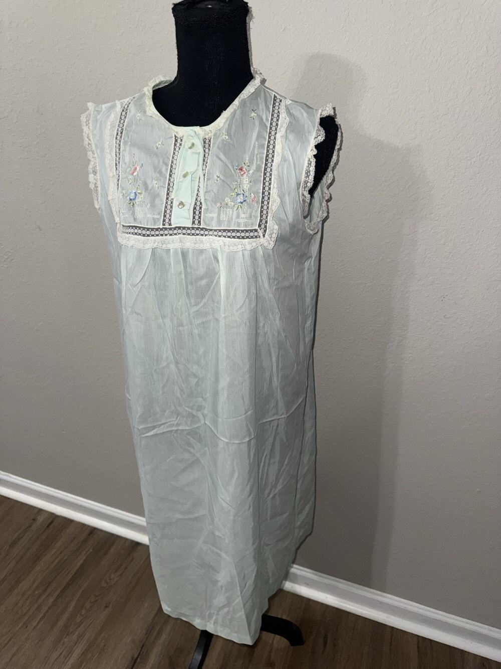 VTG Barbizon Nightgown Small Mint Light Green Floral Embroidery Lace Trim Gown